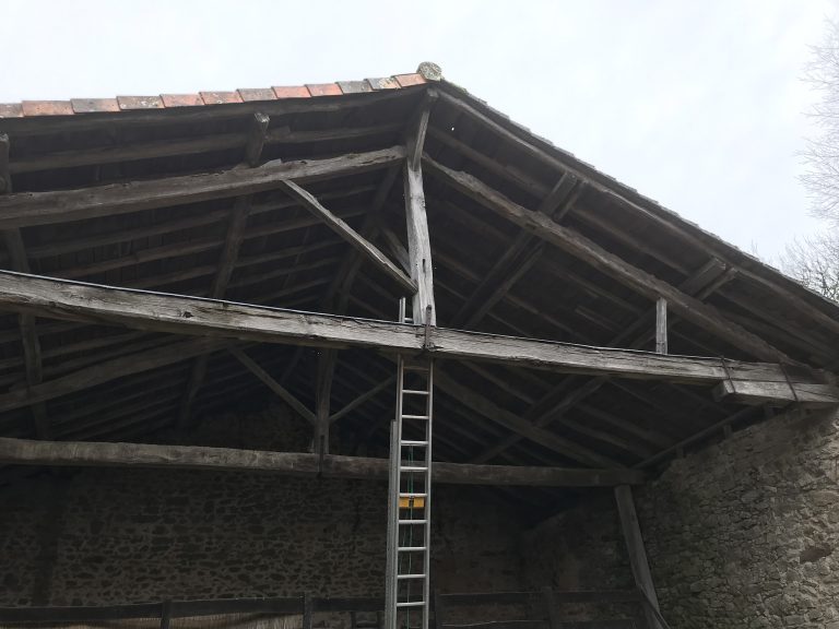 Renforcement et mise en place d'une protection sur une ferme exposée aux éléments - avant