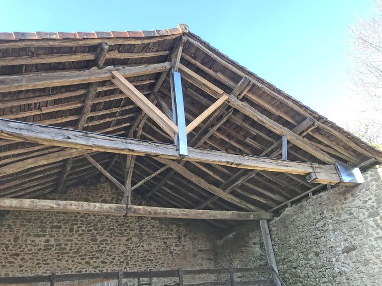 Renforcement et mise en place d'une protection sur une ferme exposée aux éléments - après