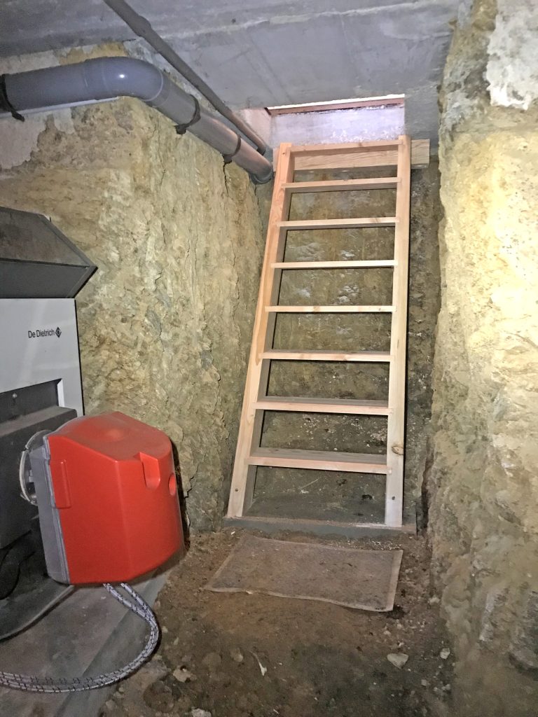 Fabrication et pose d'un petit escalier d'accès à une cave