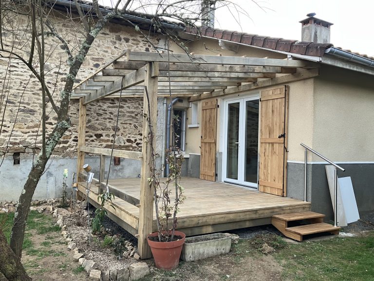Fabrication et pose d'un escalier d'accès en chêne